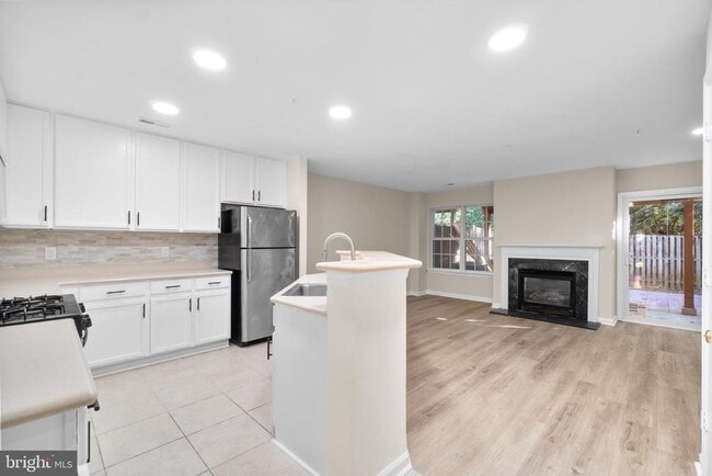 Building Photo - 111 Cavenrock Ct