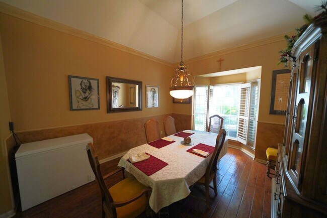 Building Photo - Gorgeous Home in the Coveted Greenshire Subdivision - Realtor Commission: $400