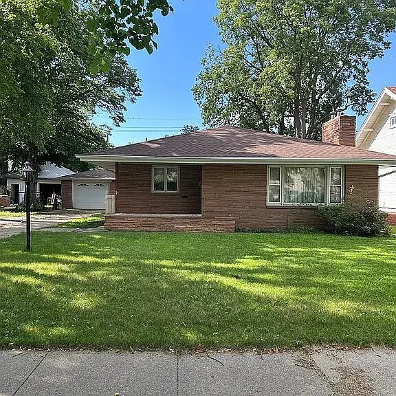 Primary Photo - 1410 W Division St
