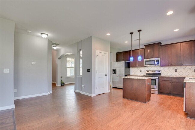 Building Photo - 1543 Driftwood Ln