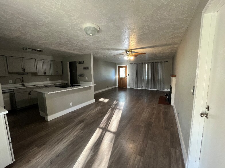 Building Photo - 1012 Whitman Ct