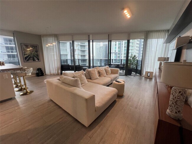 Building Photo - 1000 Brickell Plaza