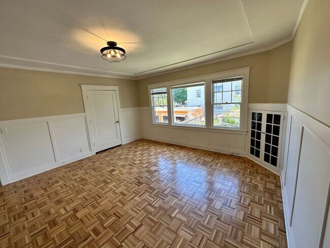 Building Photo - 780 61st St