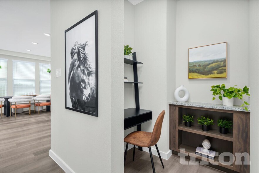 Building Photo - 8005 Calhoun Vly Dr