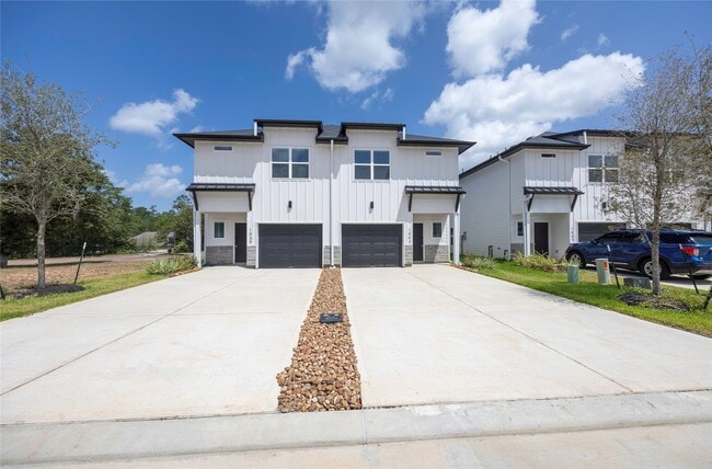 Building Photo - 1939 Longmire Villas Ct