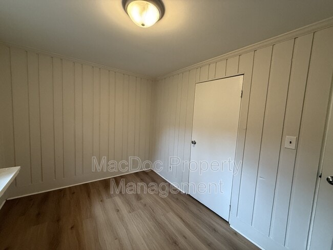 Building Photo - 900 Lakeview Pkwy