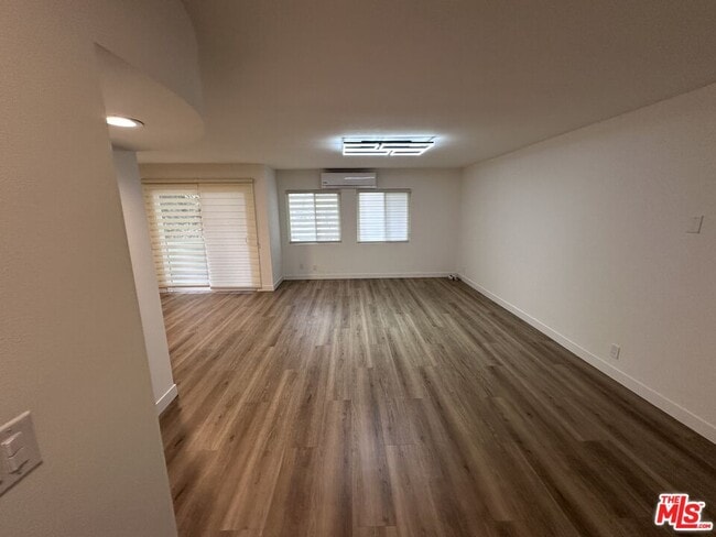 Building Photo - 314 S Clark Dr