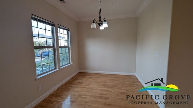 Building Photo - Refined 3-Bedroom Residence Offering Comfort and Function ALL UTILITIES INCLUDED