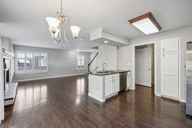 Building Photo - Wonderful 3 bedroom, 3.5 bath home in High...