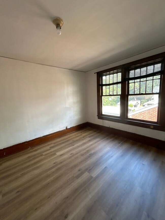 Building Photo - 2923 Melrose Ave NW