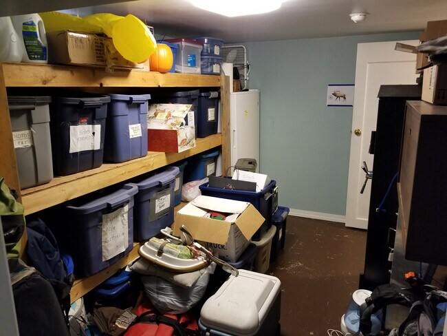 Building Photo - 411 W Arthur St