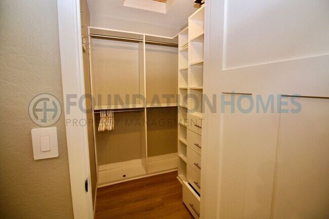 Building Photo - 404 San Marin Dr