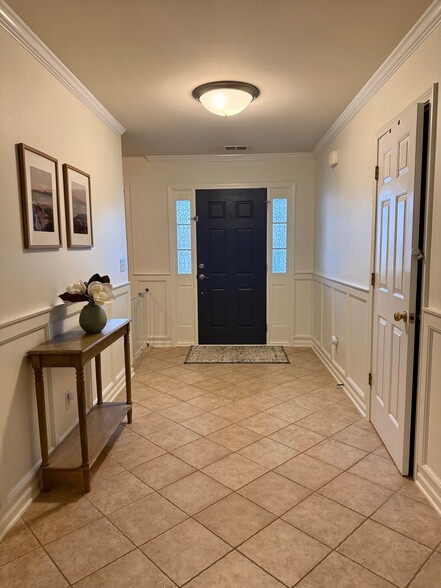 Building Photo - 250 Vesta Dr