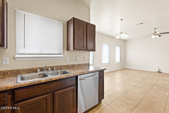 Building Photo - 7237 Jericho Tree Dr