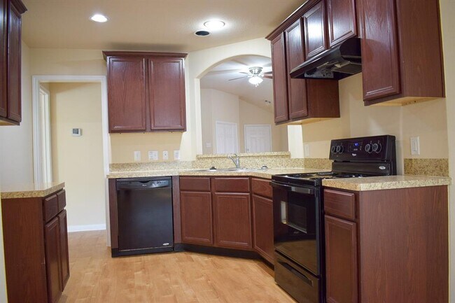 Building Photo - 13421 Raintree Dr