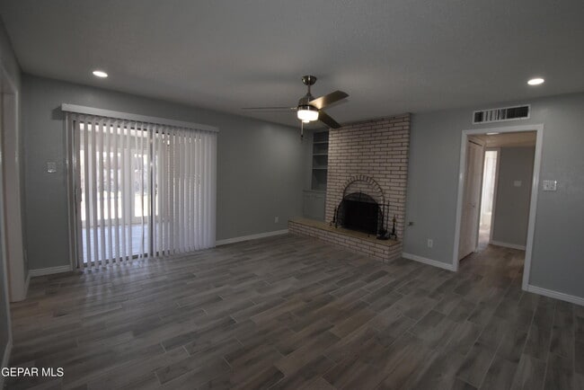 Building Photo - 1624 Vista Real Dr