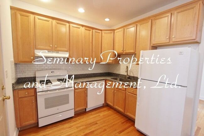 Interior Photo - 3401 N Seminary Ave