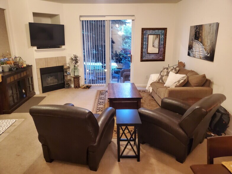 Building Photo - 2850 Kansas Dr Unit D