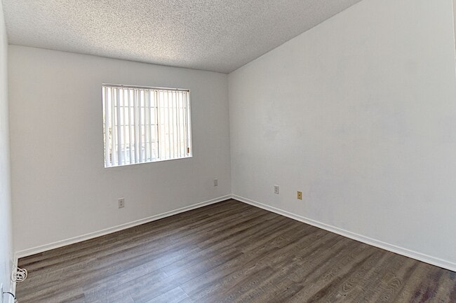 Building Photo - Well-Kept 2 Bedroom Condo with Amazing Views