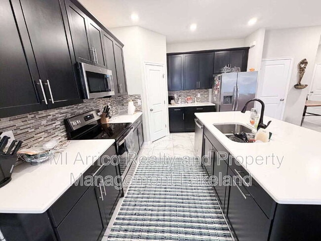 Building Photo - 2573 Village Lakes Blvd