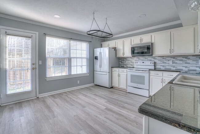 Building Photo - 341 Shoshone Pl