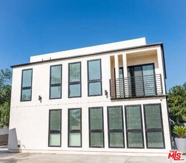 Building Photo - 9904 Laurel Canyon Blvd