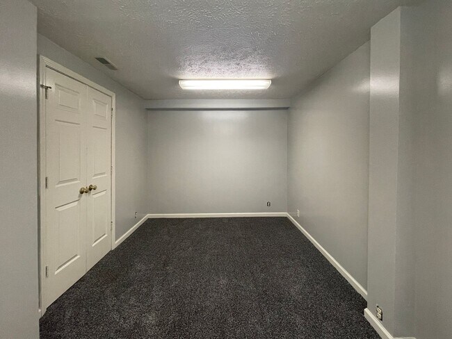 Building Photo - Yorktown School District