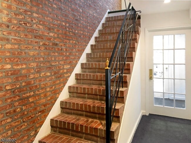 Building Photo - 376 Claremont Ave