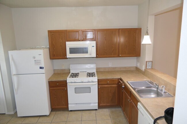 Building Photo - 2114 Vlg Xing Trl