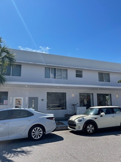 Building Photo - 1508 Dolphin St