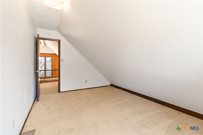 Building Photo - 2676 Woodcrest Dr