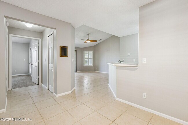 Building Photo - 800 Ironwood Dr