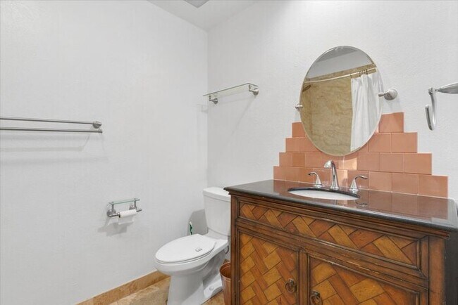 Building Photo - Charming 3 beds 2 baths in Centennial! Own...