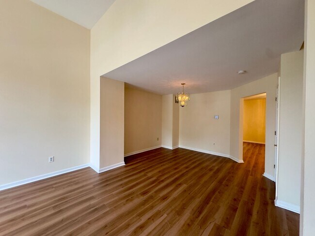 Building Photo - Charming 4 Bedroom/3.5 Bathroom Townhome in Cedarwood Estates, Pikesville, MD!
