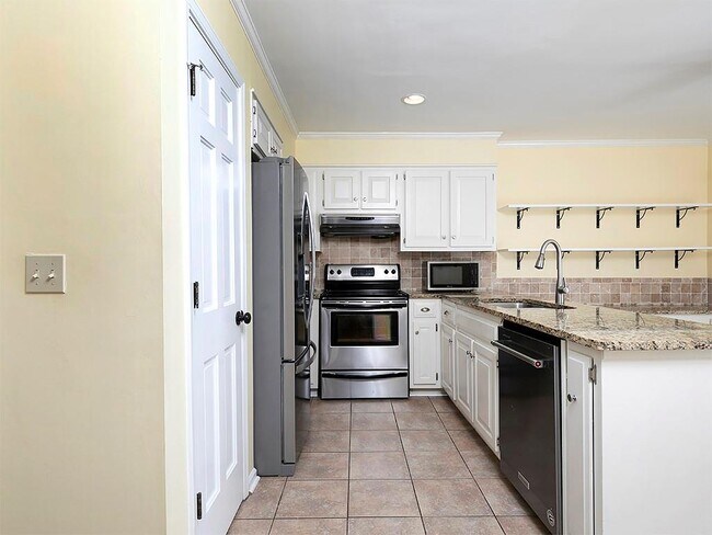 Building Photo - 8950 Carroll Manor Dr