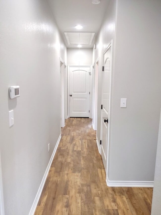 Building Photo - Newly constructed 3/2/1 in Sanger