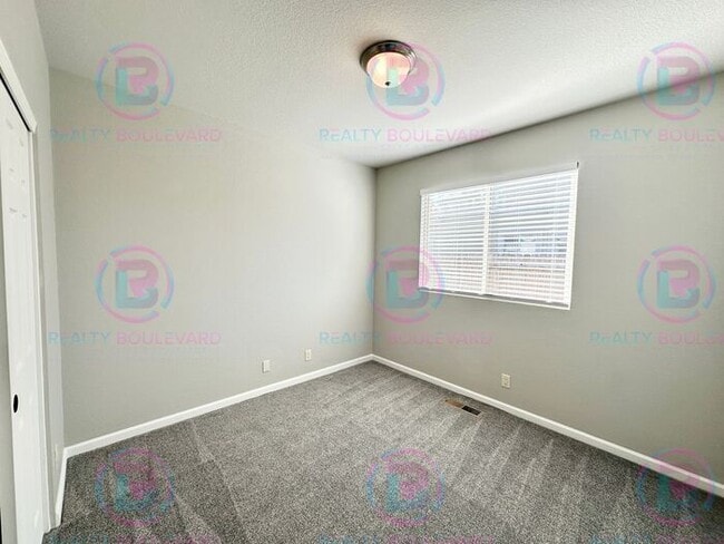 Building Photo - South Meadows 3-Bedroom 2 Bath Home New paint and Carpet Mt. Rose Views & Covered Patio