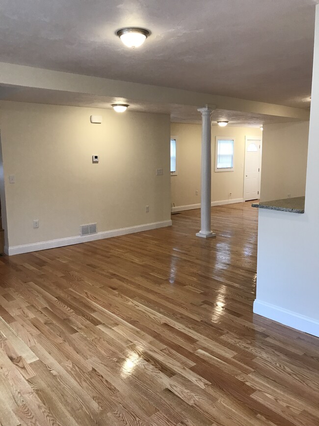 Building Photo - 18 Rockdale Ave