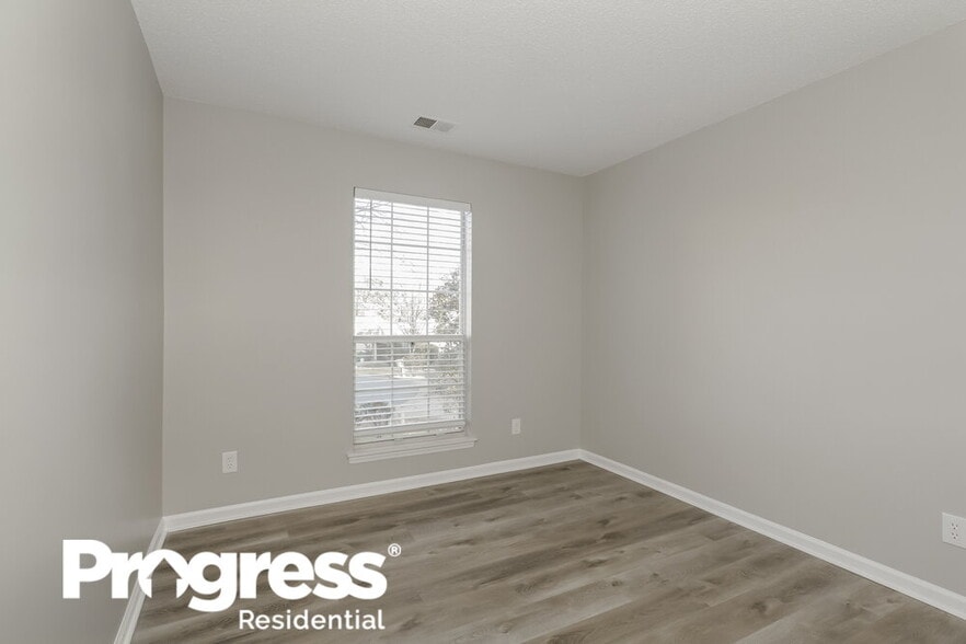 Building Photo - 2601 Clarencefield Dr