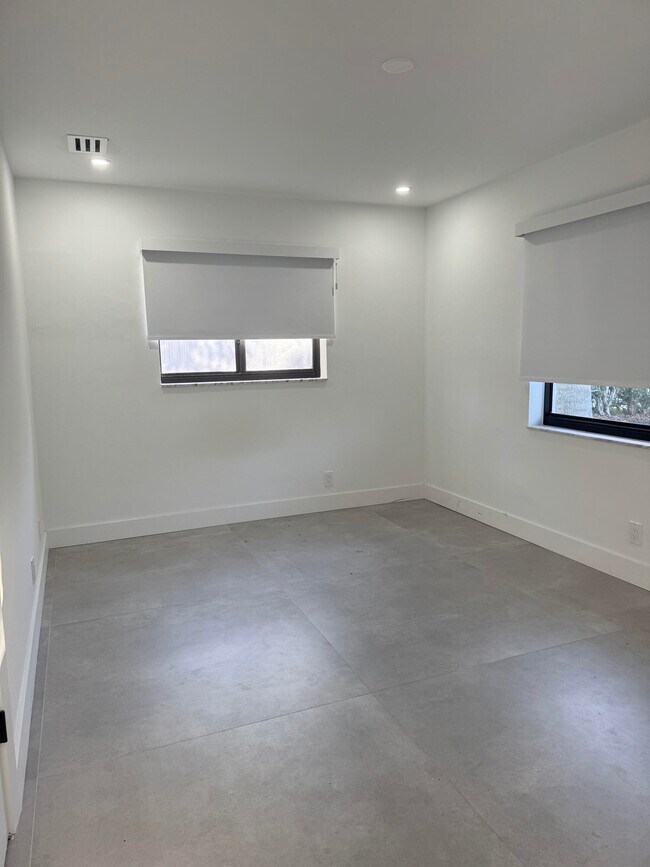 Building Photo - 1191 SW 15th St