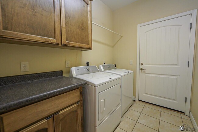 Building Photo - 3476 S Woodpecker Way