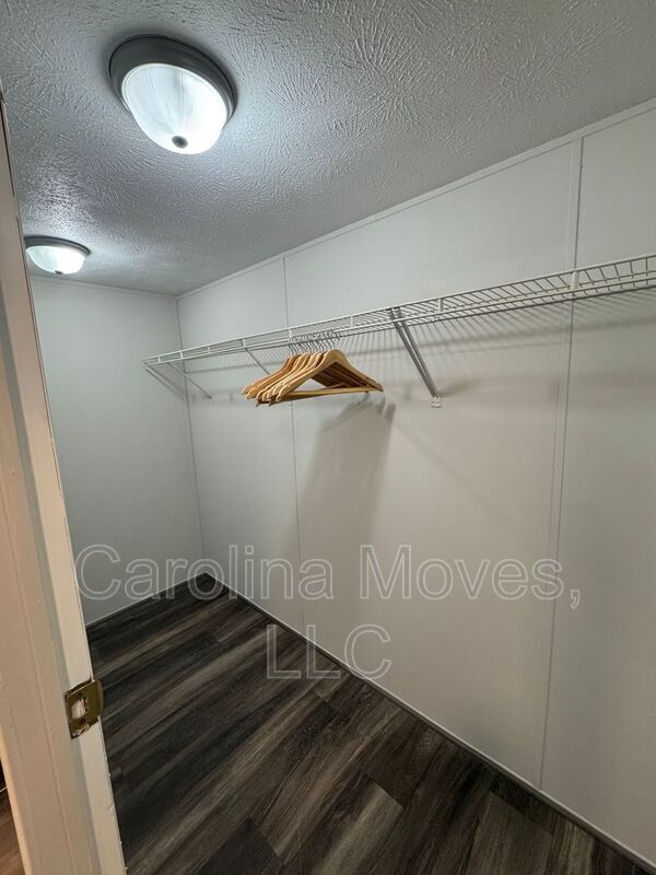 Building Photo - 321 Horseshoe Falls Rd
