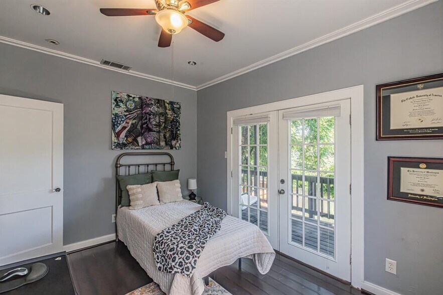 Building Photo - 5332 El Campo Ave