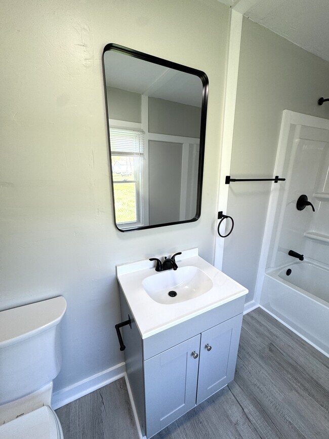 Building Photo - 105 Trail Dr