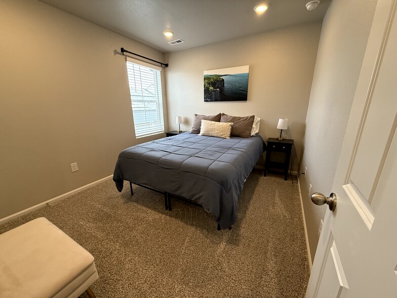 Building Photo - 752 N Shawnee St