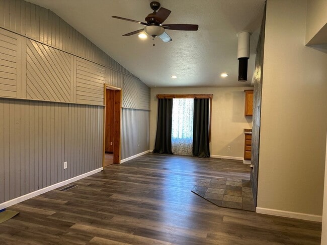 Building Photo - 4321 Myrtlewood Dr