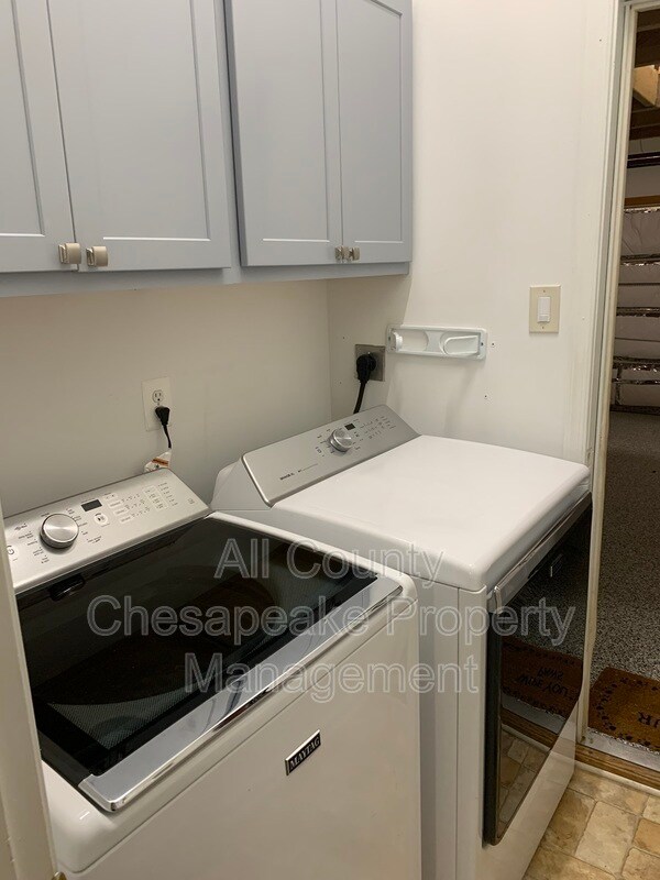 Building Photo - 303 Rustic Ct