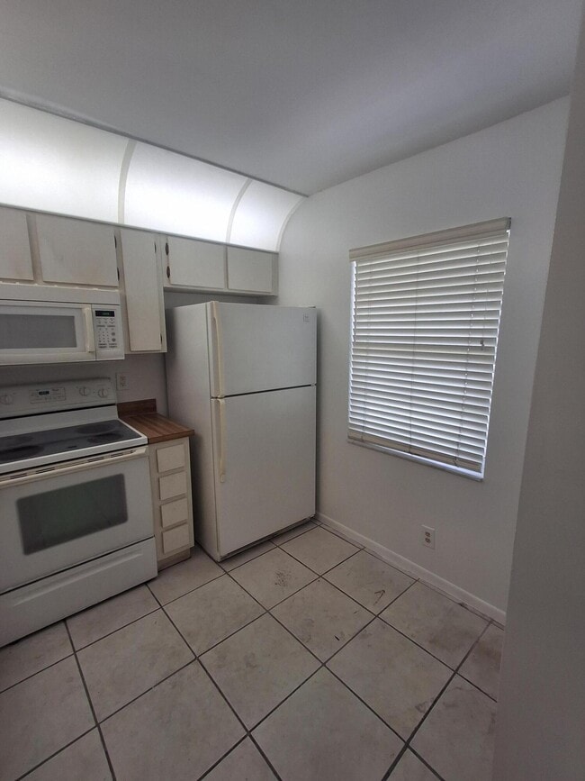 Building Photo - 8770 Royal Palm Blvd