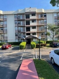 Building Photo - 2701 Riverside Dr