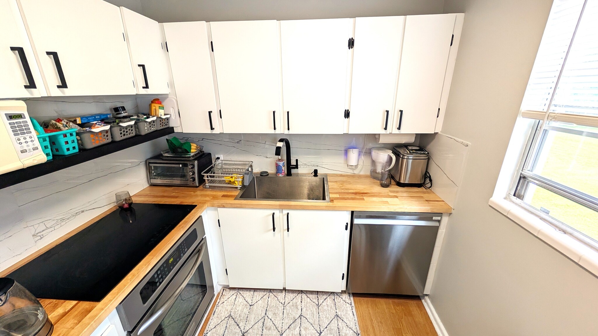 Building Photo - 542 Fanshaw M